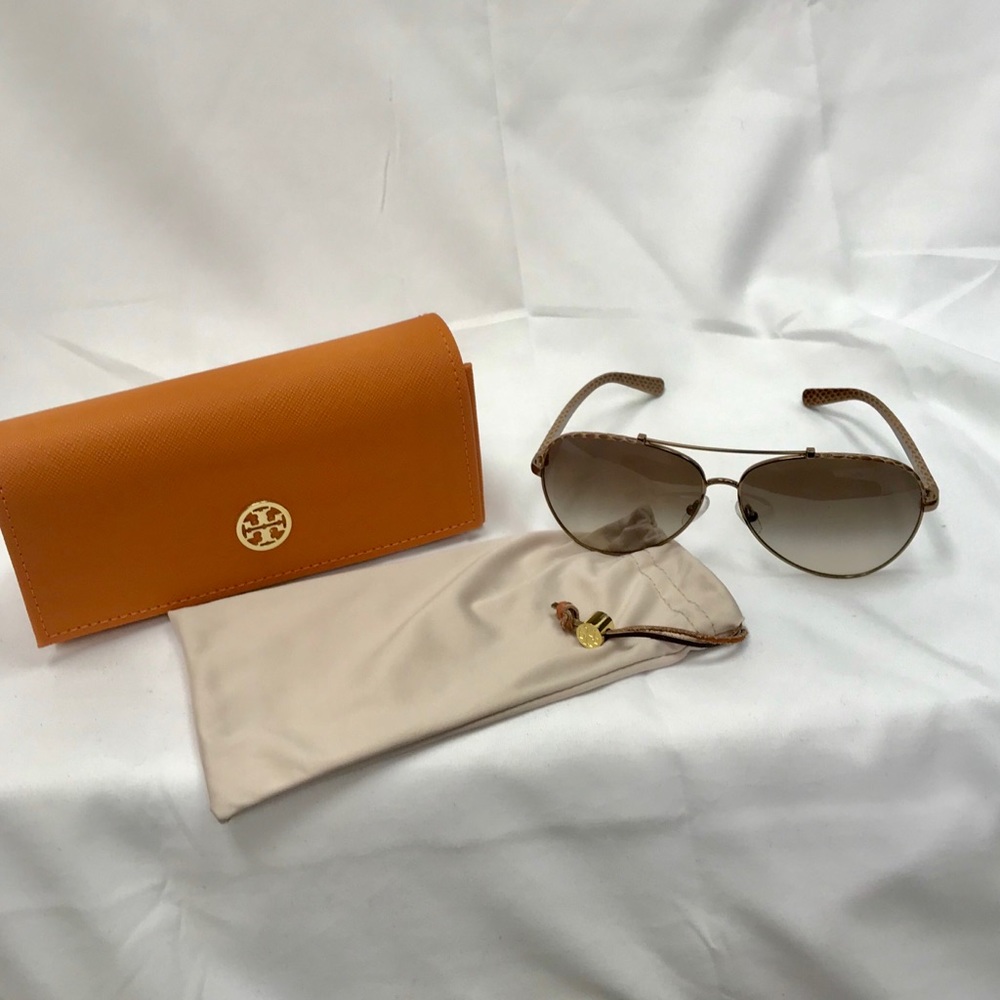 Tory Burch - NEW - never worn Aviator sunglasses